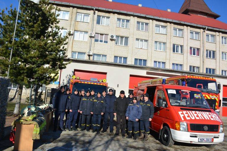 Німецькі партнери передали надвірнянським рятувальникам спеціалізоване авто