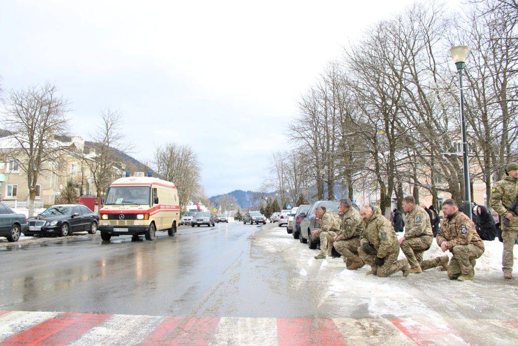 У Верховині зустріли полеглого на війні захисника Віталія Кварцяного