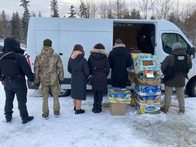 На Буковині прикордонники затримали три десятки порушників та автівку з тютюном ФОТО