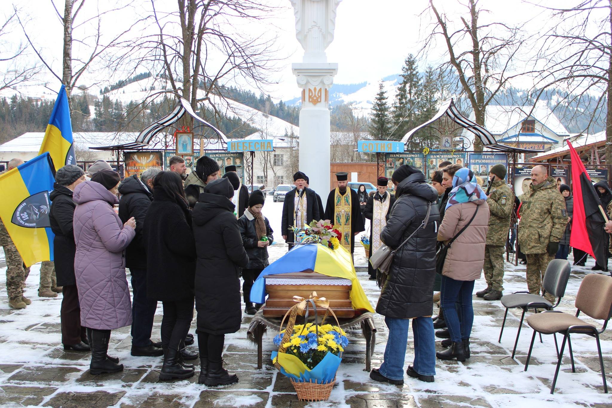 У Верховині зустріли полеглого на війні захисника Віталія Кварцяного