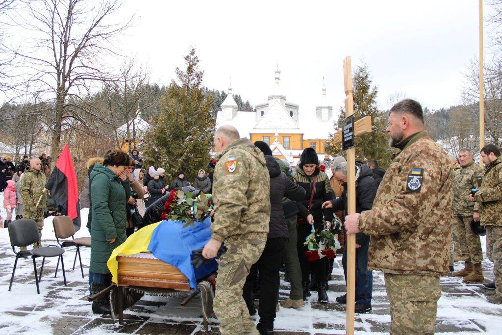 У Верховині зустріли полеглого на війні захисника Віталія Кварцяного