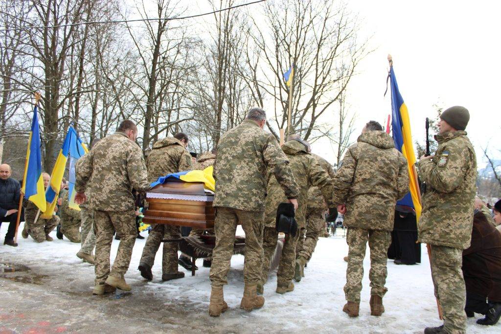 У Верховині зустріли полеглого на війні захисника Віталія Кварцяного