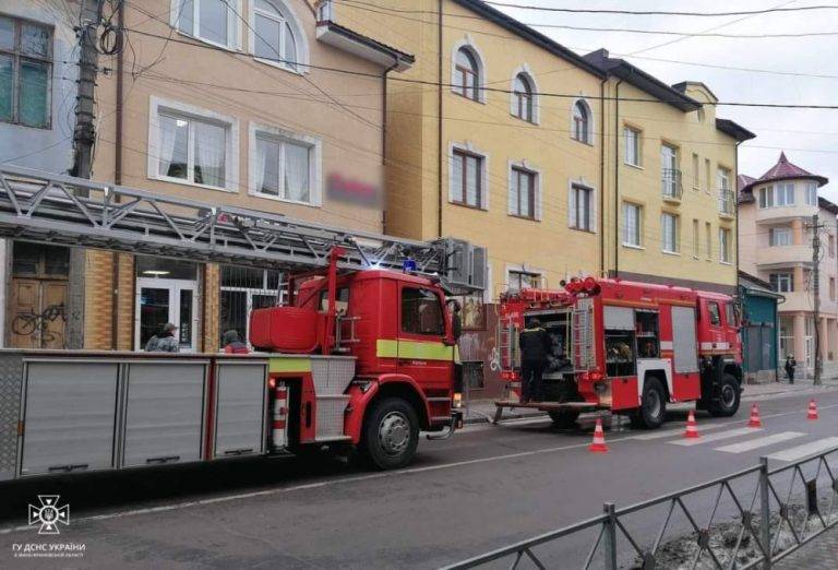 Через пожежу з будинку в Калуші евакуювали 5 людей