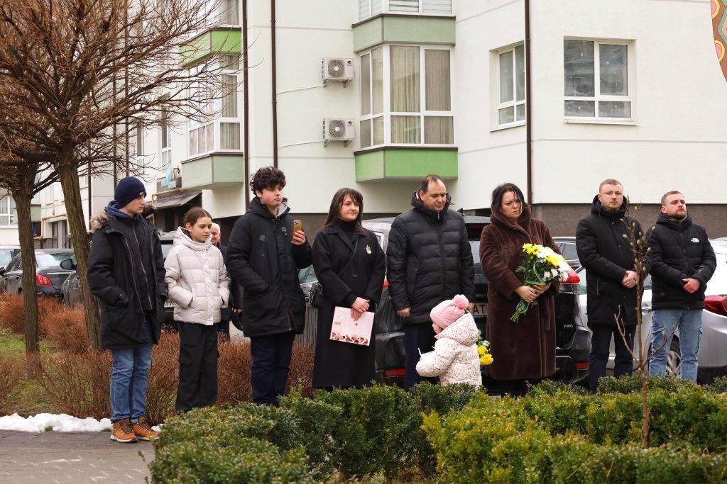 У Франківській громаді відкрили меморіальну дошку воїну Тарасу Процаху