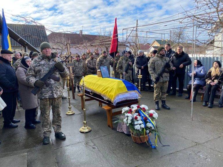 У Городенці поховали захисника, який понад рік вважався зникли безвісти