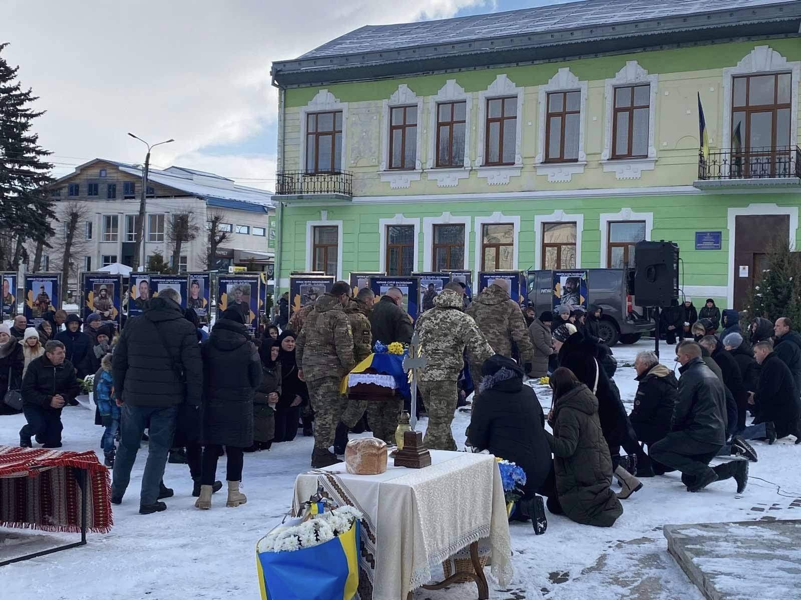 В Коломийському районі сьогодні поховають полеглого героя Дмитра Вежбіцького