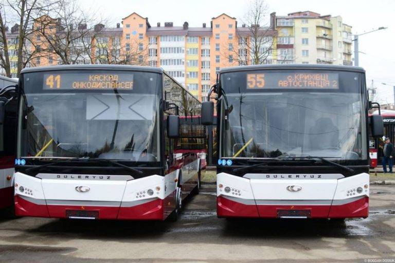 На Святвечір у Франківську до міського кладовища курсуватимуть додаткові комунальні маршрути