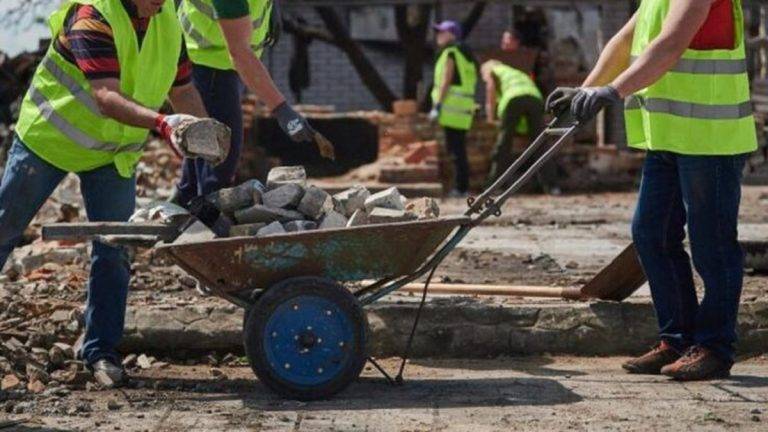 Цьогоріч на Прикарпатті до виконання суспільно корисних робіт вже залучено 85 безробітних осіб