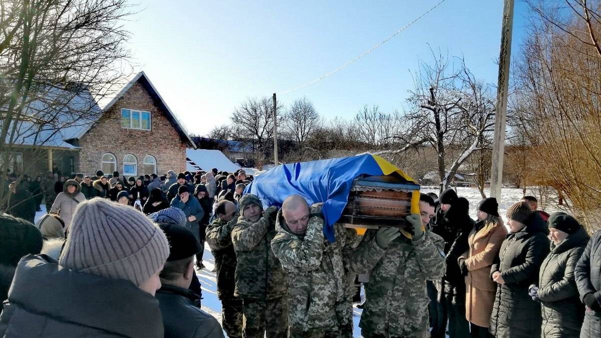 На Франківщині попрощалися із воїном Русланом Шелембиним на псевдо “Художник”