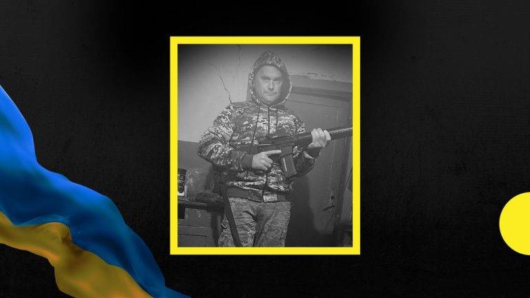 У Делятині на колінах зустріли загиблого військовослужбовця Андрія Ніколаєва