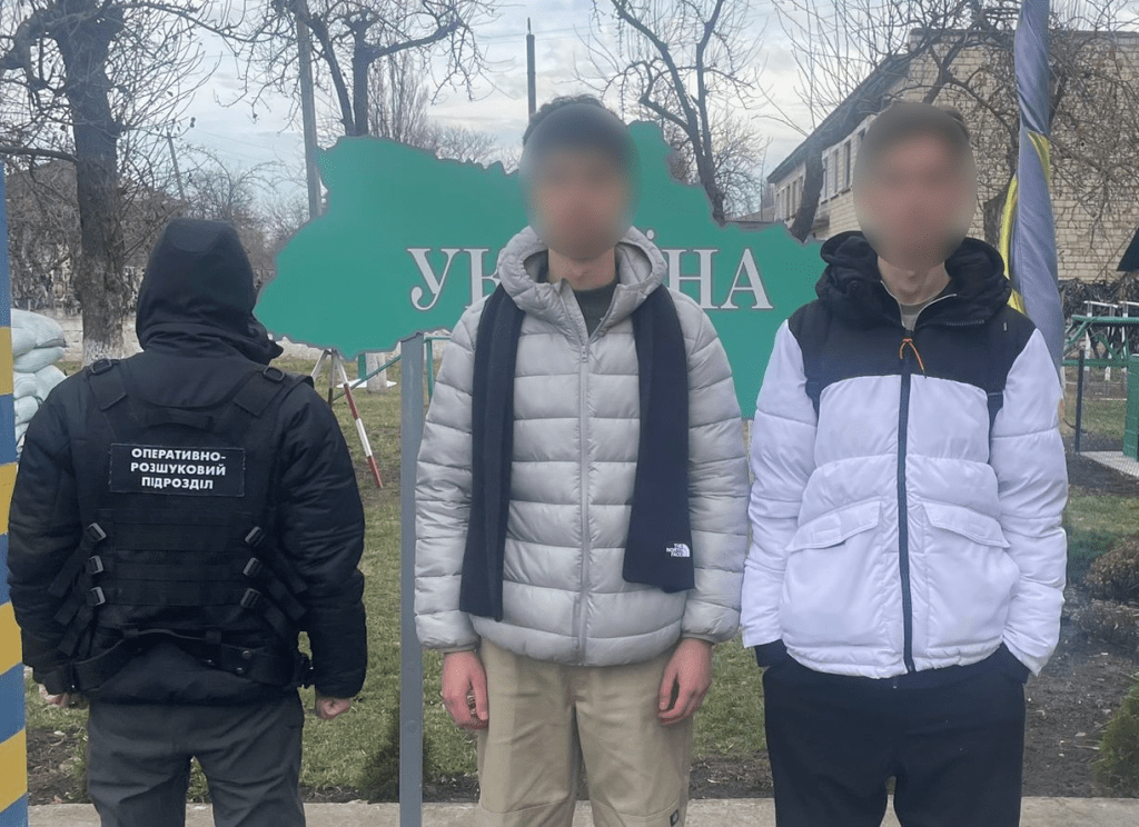 На Буковині прикордонники затримали три десятки порушників та автівку з тютюном ФОТО