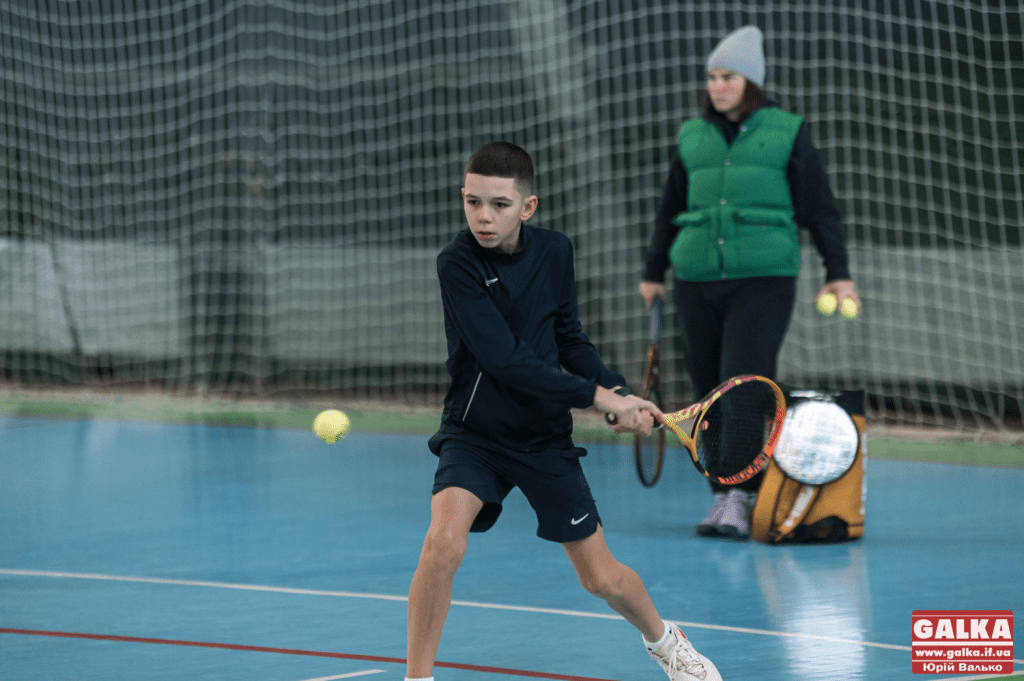 Займаються улюбленою справою: як тренуються юні франківські тенісисти