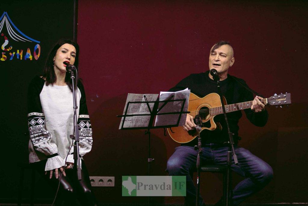 У Франківську відбувся концерт Тараса та Ірини Житинських на підтримку військових ВІДЕО