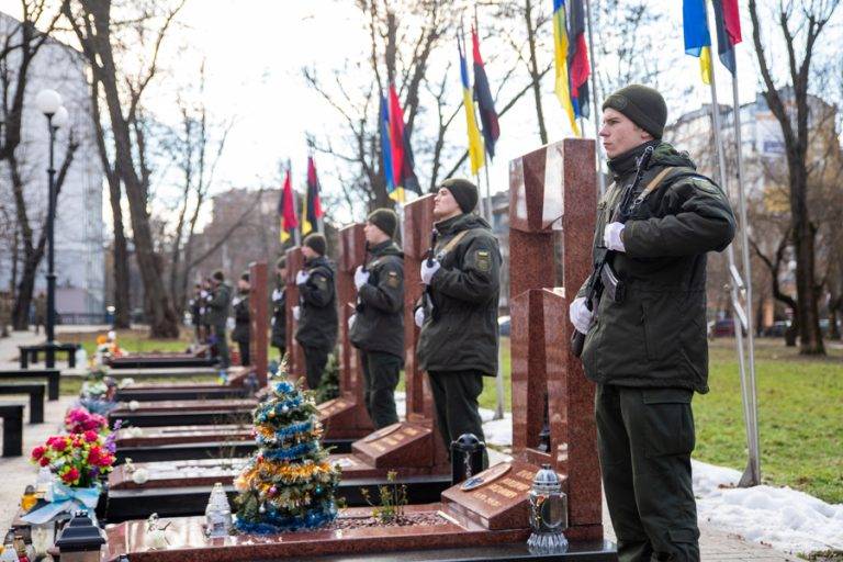 У Франківську вшанували пам'ять Героїв Крут і бійців, загиблих у російсько-українській війні