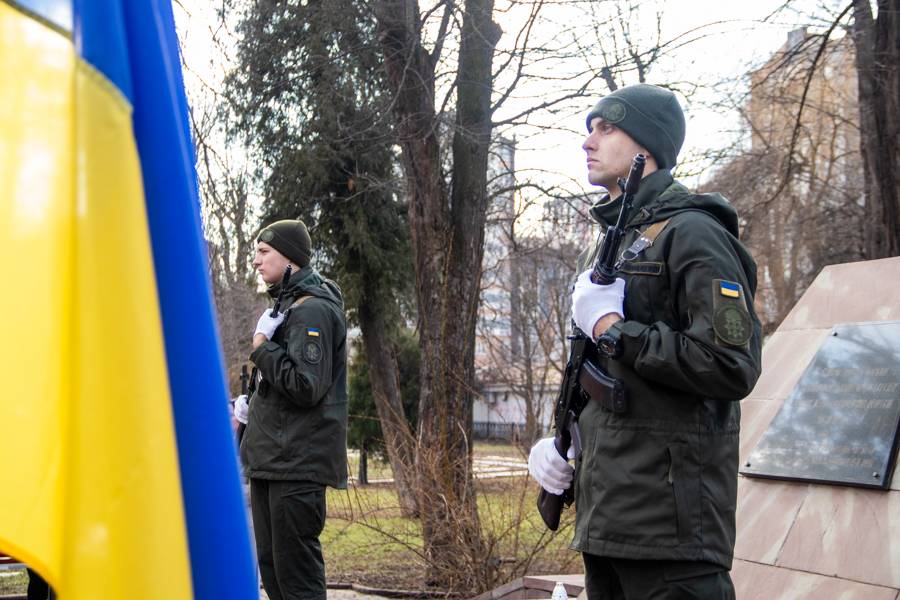 У Франківську вшанували пам'ять Героїв Крут і бійців, загиблих у російсько-українській війні