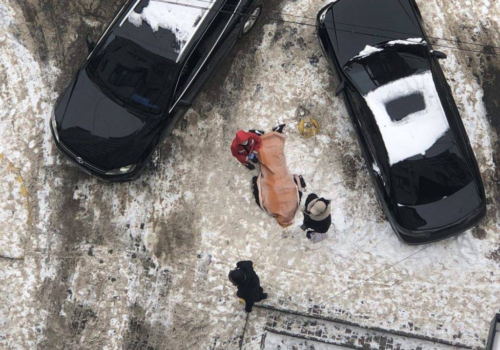 Посеред вулиці у Франківську померла жінка