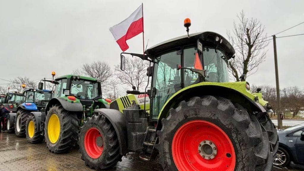 Блокада кордону з Польщею: протестувальники не пропускають автобуси, гумвантажі та паливо