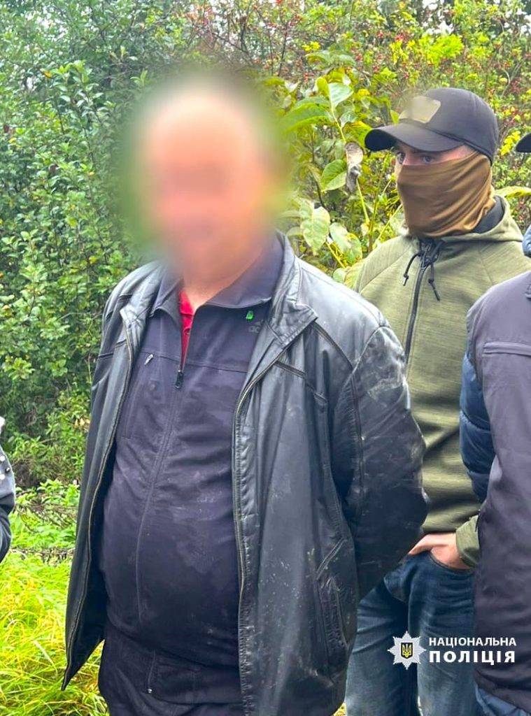 Прикарпатські поліцейські заблокували канал виїзду ухилянтів та викрили його організатора
