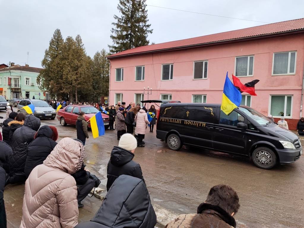 На Тлумаччині попрощалися із захисником Іваном Ленчуком