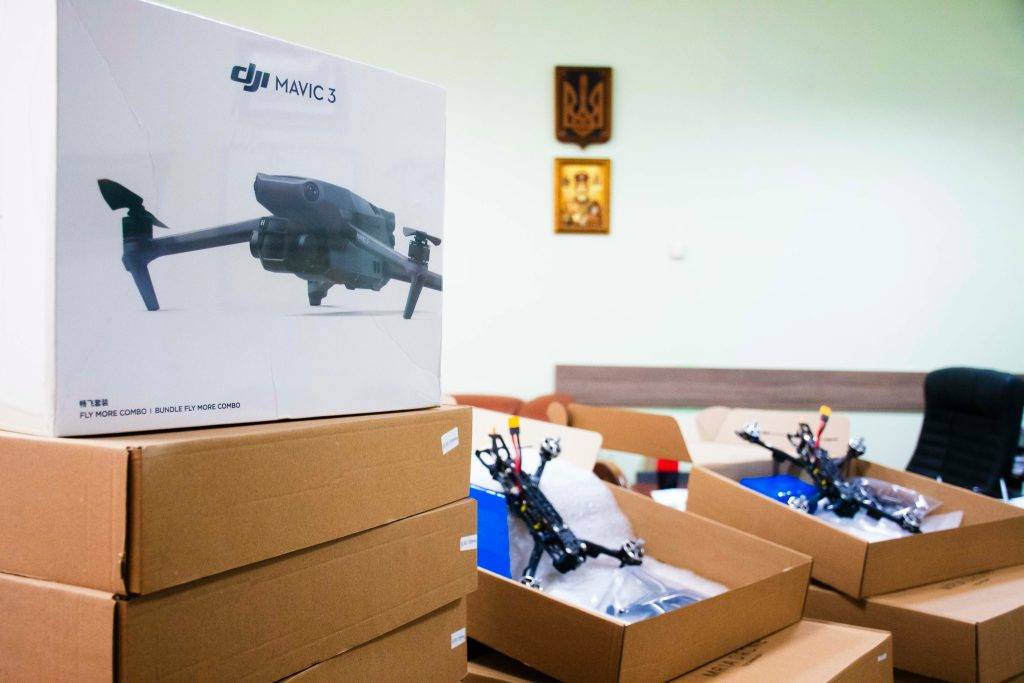 Франківська громада передала захисникам України мавік та 20 FPV-дронів