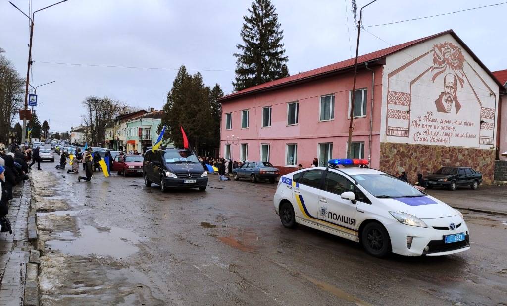 На Тлумаччині попрощалися із захисником Іваном Ленчуком