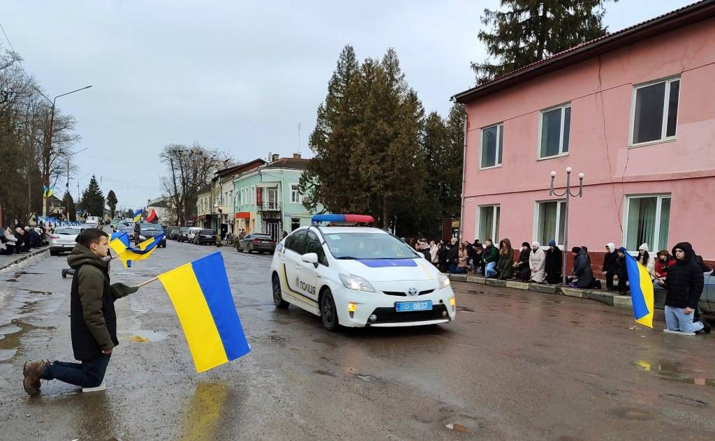 На Тлумаччині попрощалися із захисником Іваном Ленчуком