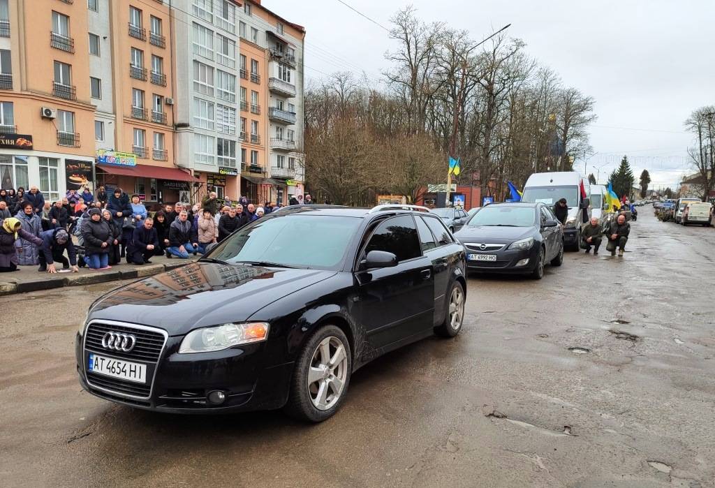 У Тлумачі попрощалися із загиблим захисником Віталієм Гладюком. ФОТО