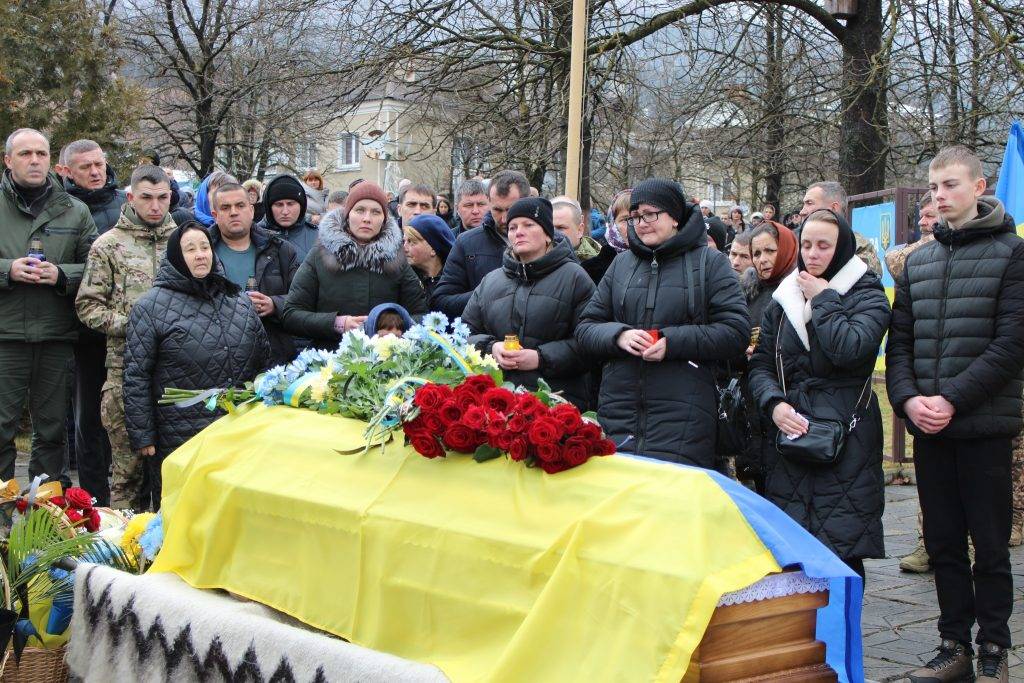 Верховинщина зустріла на щиті загиблого земляка-героя Миколу Струця