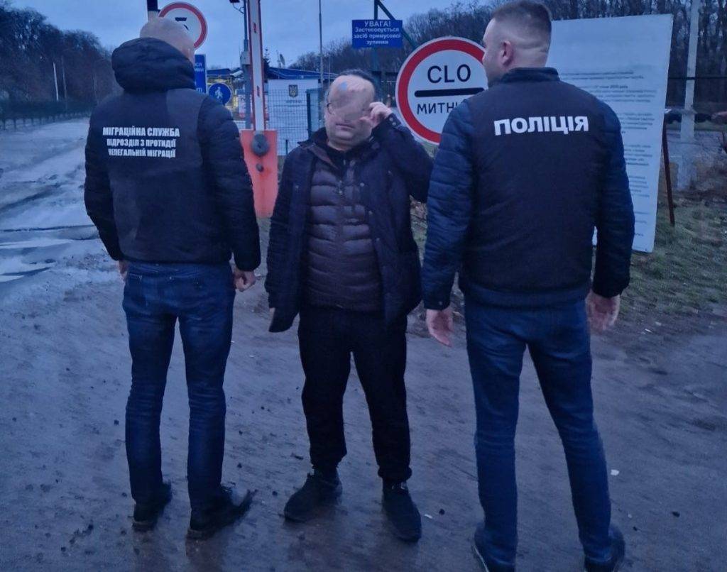 Міграційна служба Прикарпаття видворила з країни іноземця-кримінальника