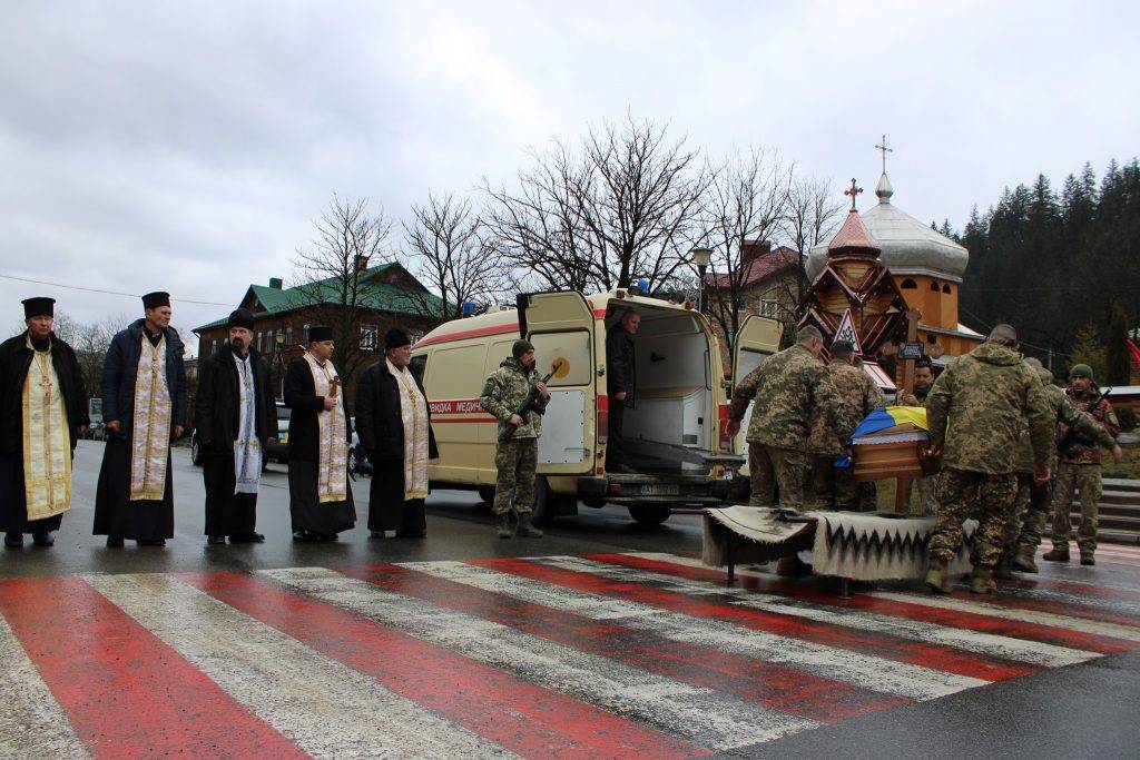 Верховинщина зустріла на щиті загиблого земляка-героя Миколу Струця