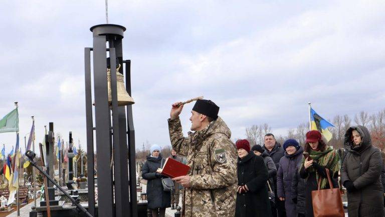 У Коломиї на Алеї Слави встановили Дзвін пам’яті ФОТО