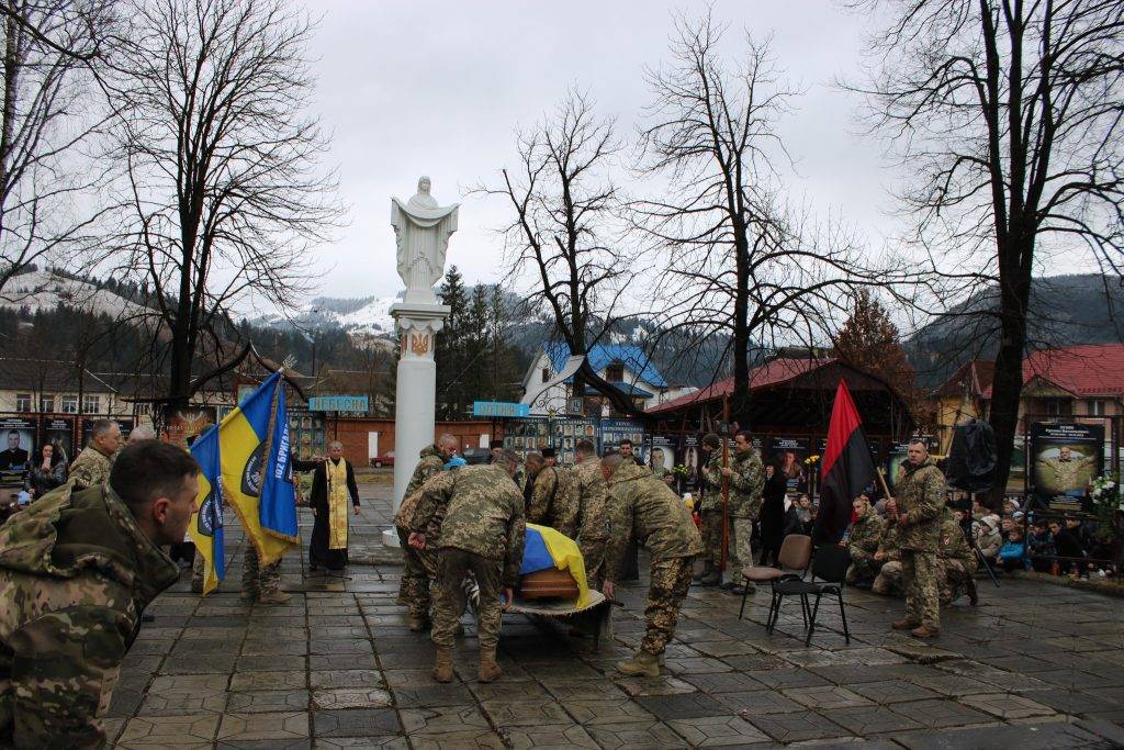 Верховинщина зустріла на щиті загиблого земляка-героя Миколу Струця