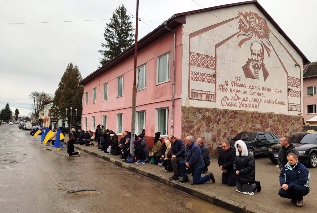 У Тлумачі попрощалися із загиблим захисником Віталієм Гладюком. ФОТО