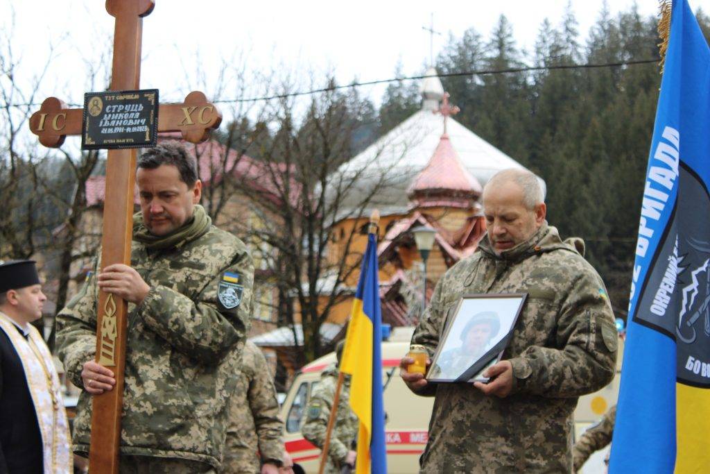 Верховинщина зустріла на щиті загиблого земляка-героя Миколу Струця