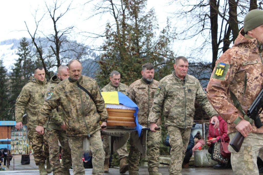 Верховинщина зустріла на щиті загиблого земляка-героя Миколу Струця