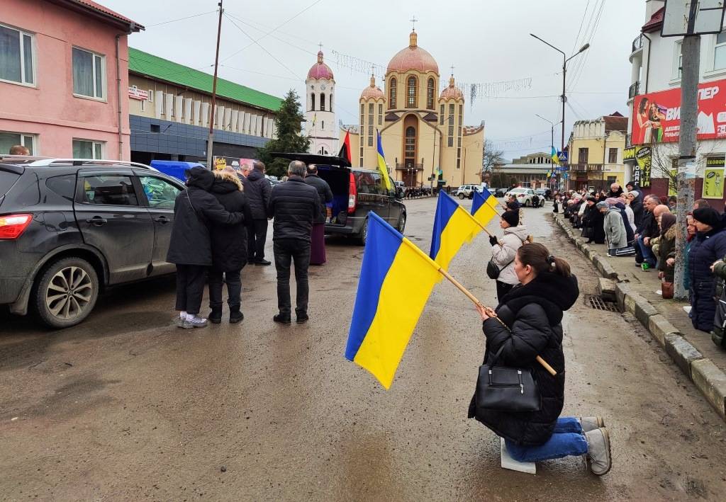 У Тлумачі попрощалися із загиблим захисником Віталієм Гладюком. ФОТО