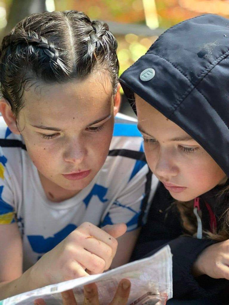 Плете брелоки, щоб потрапити на Чемпіонат Європи: історія юної калуської спортивної орієнтувальниці