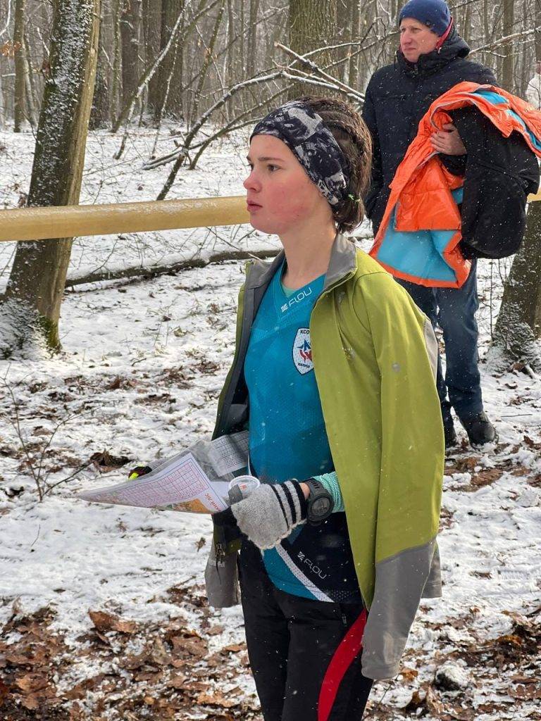 Плете брелоки, щоб потрапити на Чемпіонат Європи: історія юної калуської спортивної орієнтувальниці