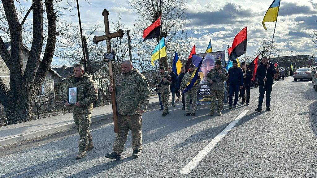 Надвірнянська громада провела в останню путь полеглого Володимира Свідрука ФОТО