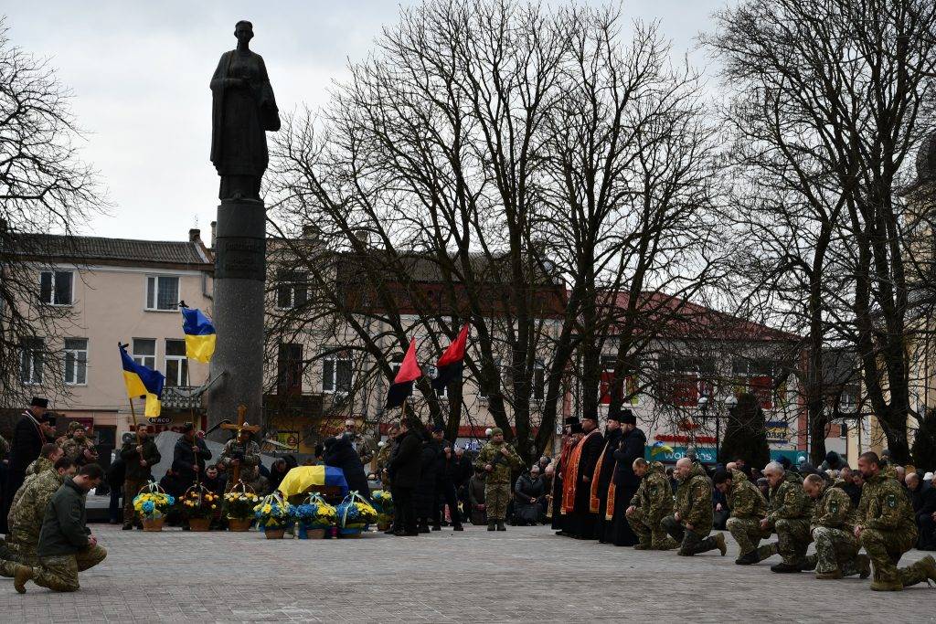 Рогатинщина зустріла полеглого на війні Героя Івана Новіцького