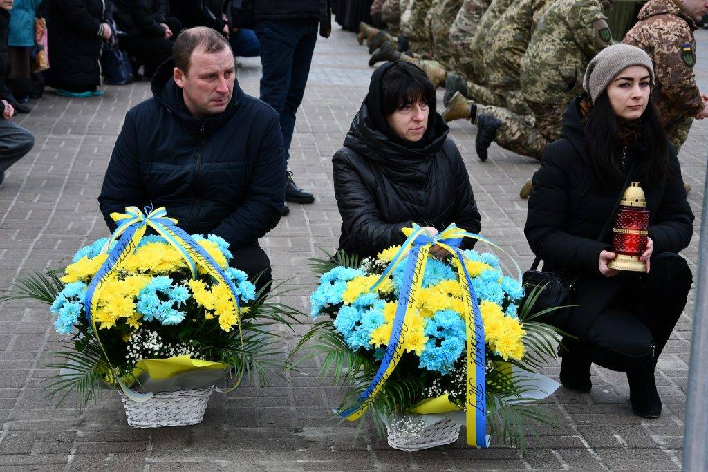 В Рогатині на колінах зустріли тіло загиблого Героя Ярослава Боднарчука. ФОТО