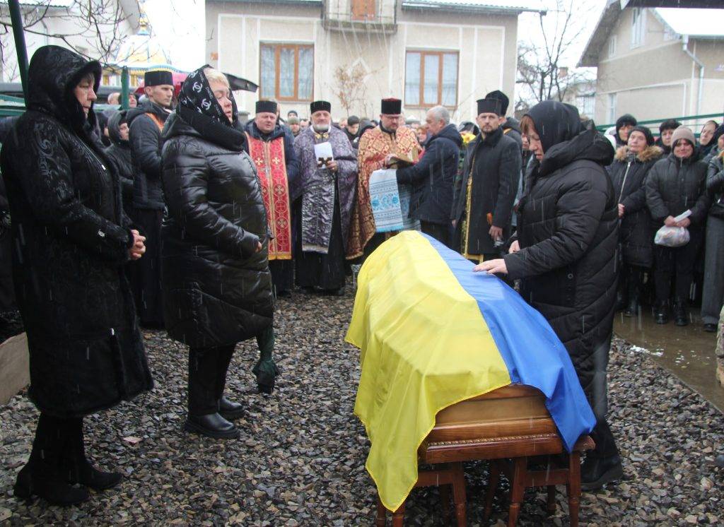 У Івано-Франківській громаді попрощалися із полеглим захисником Романом Свораком