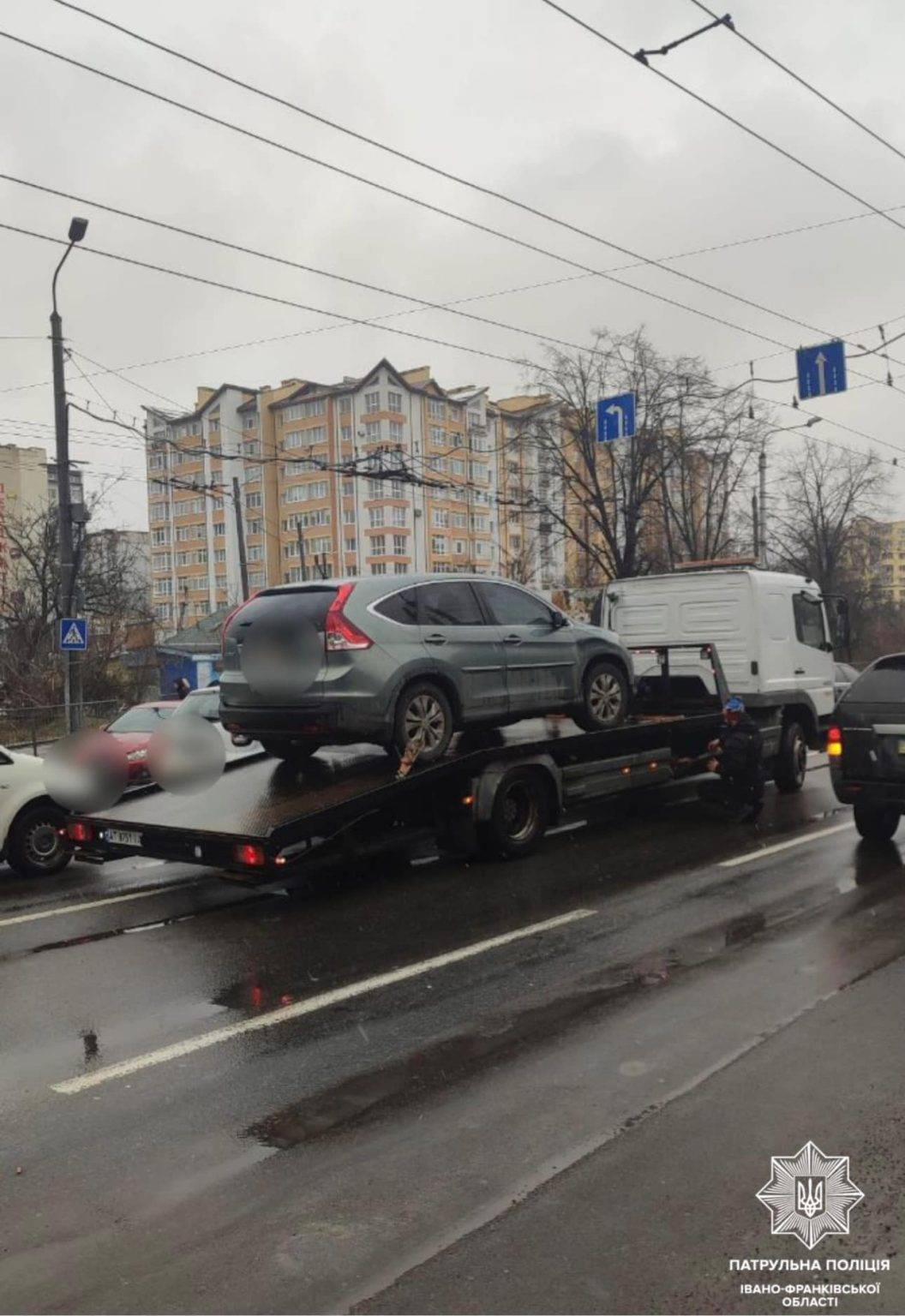 У Франківську водій з ознаками сп'яніння, втікаючи від патрульних, скоїв ДТП