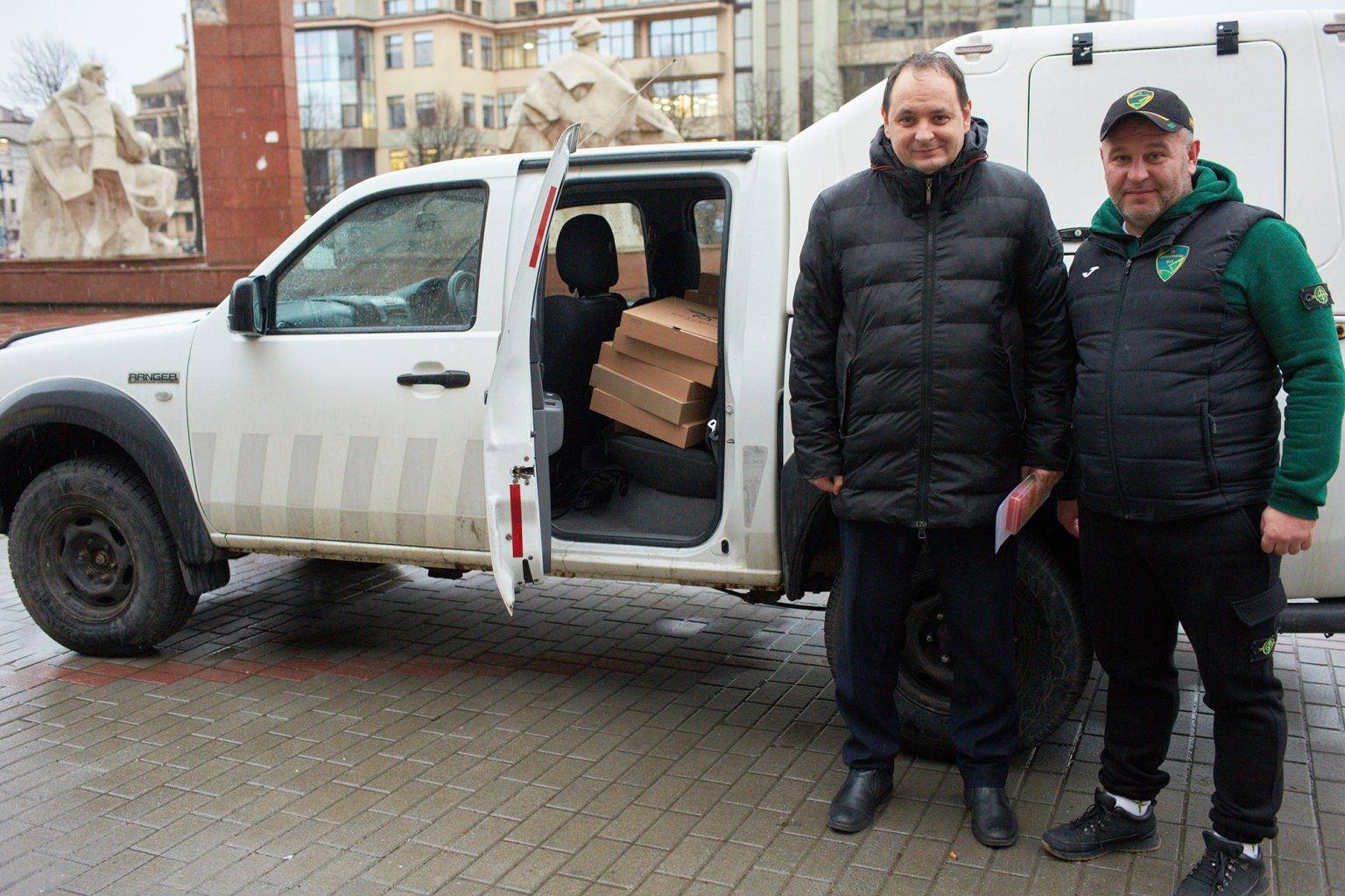 170 fpv-дронів та Мавік 3 т,на фронт повезли потрібну допомогу,міський голова Івано-Франківська Руслан Марцінків