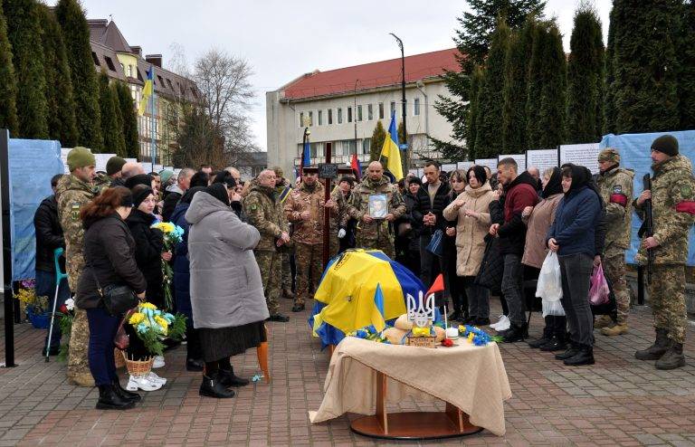 Прикарпаття знову у скорботі: додому на щиті повернувся захисник Роман Федорчак