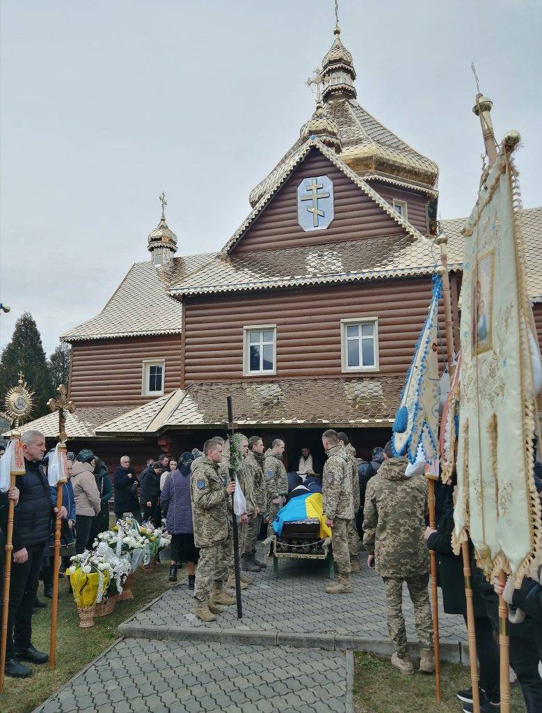 На Коломийщині громада велелюдно провела у вічну путь "едельвейса" Юрія Татарчука