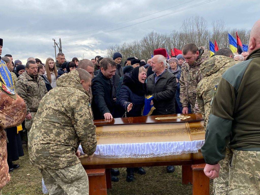 У Городенці провели в останню дорогу бійця Василя Рашковецького