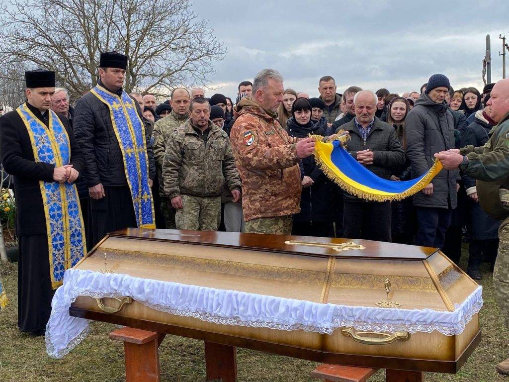 У Городенці провели в останню дорогу бійця Василя Рашковецького