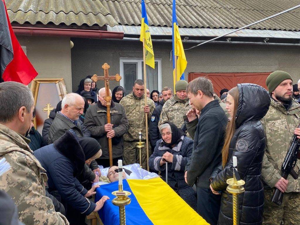 У Городенці провели в останню дорогу бійця Василя Рашковецького