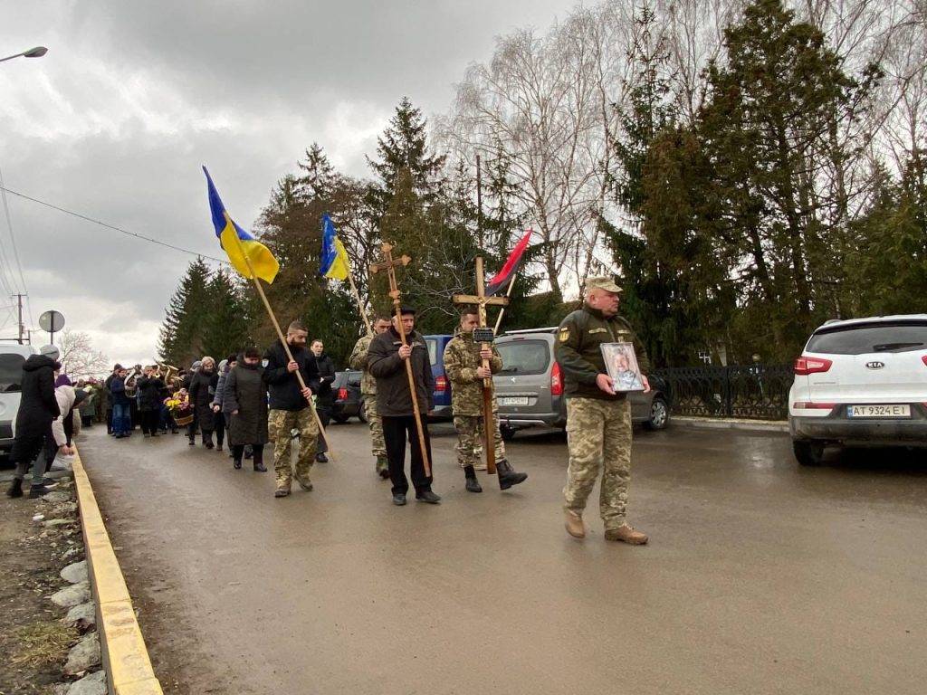 У Городенці провели в останню дорогу бійця Василя Рашковецького